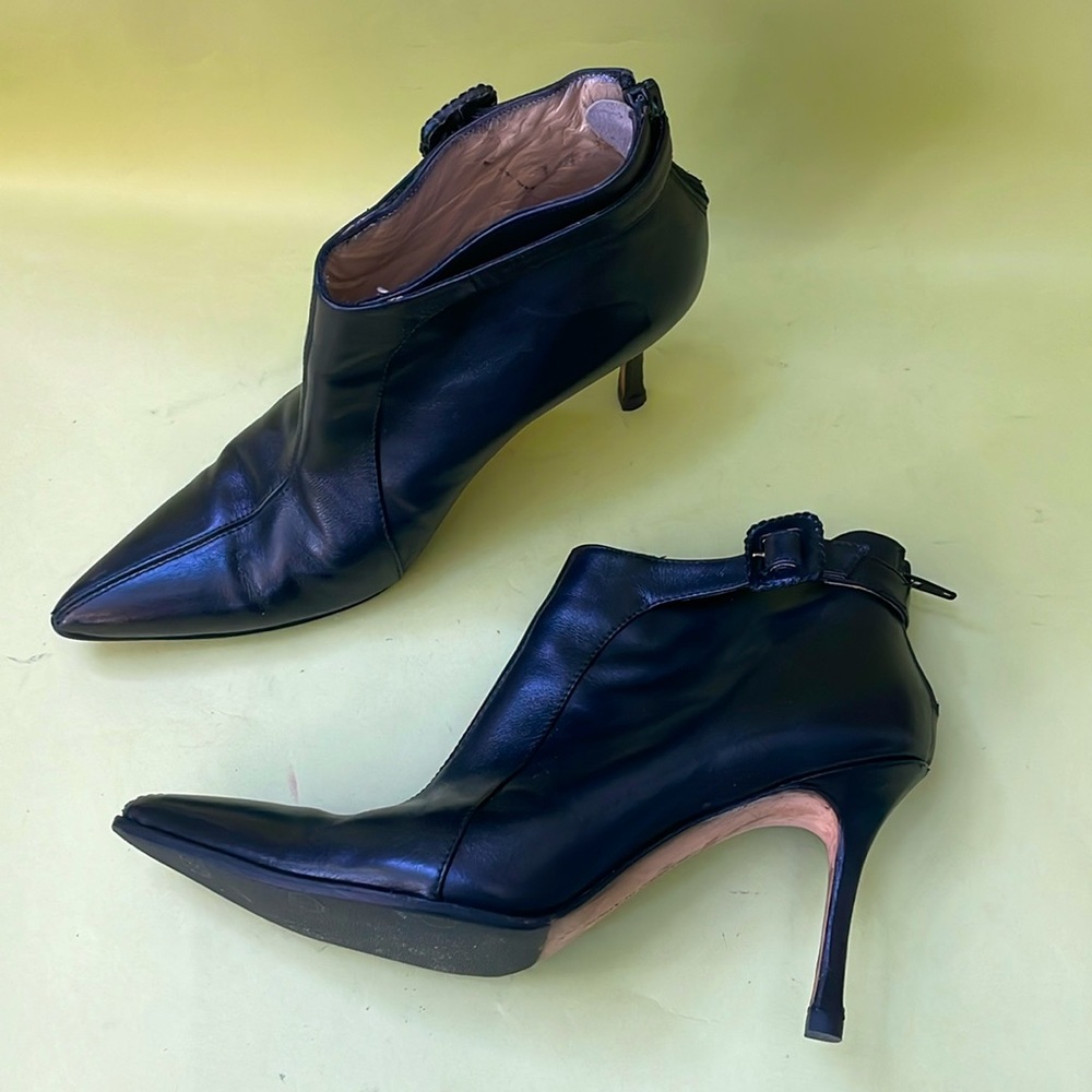 Vintage black Manolo Blahnik all leather booties - Picture 5 of 15